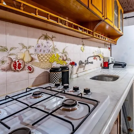 Flat With Balcony Close To Malls In Kagithane *