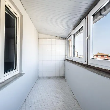Apartment Flat With Balcony Close To Malls In Kagithane *