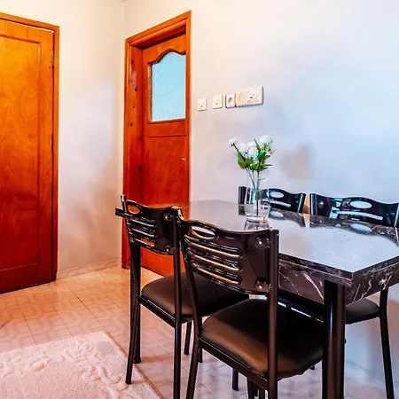 Flat With Balcony Close To Malls In Kagithane Apartment *